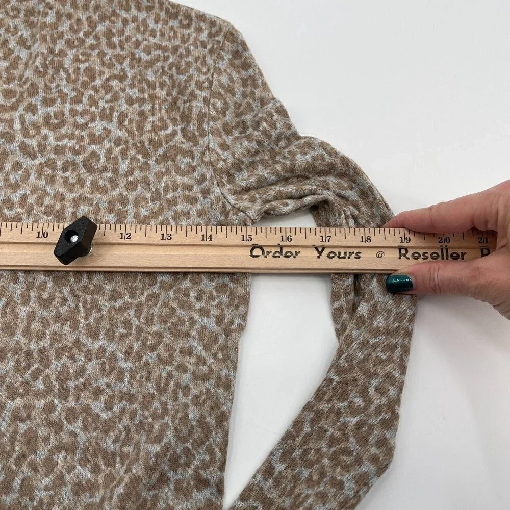 BeachLunchLounge Sweater XS Womens Animal Print Mock Neck Long Sleeves Thin Knit